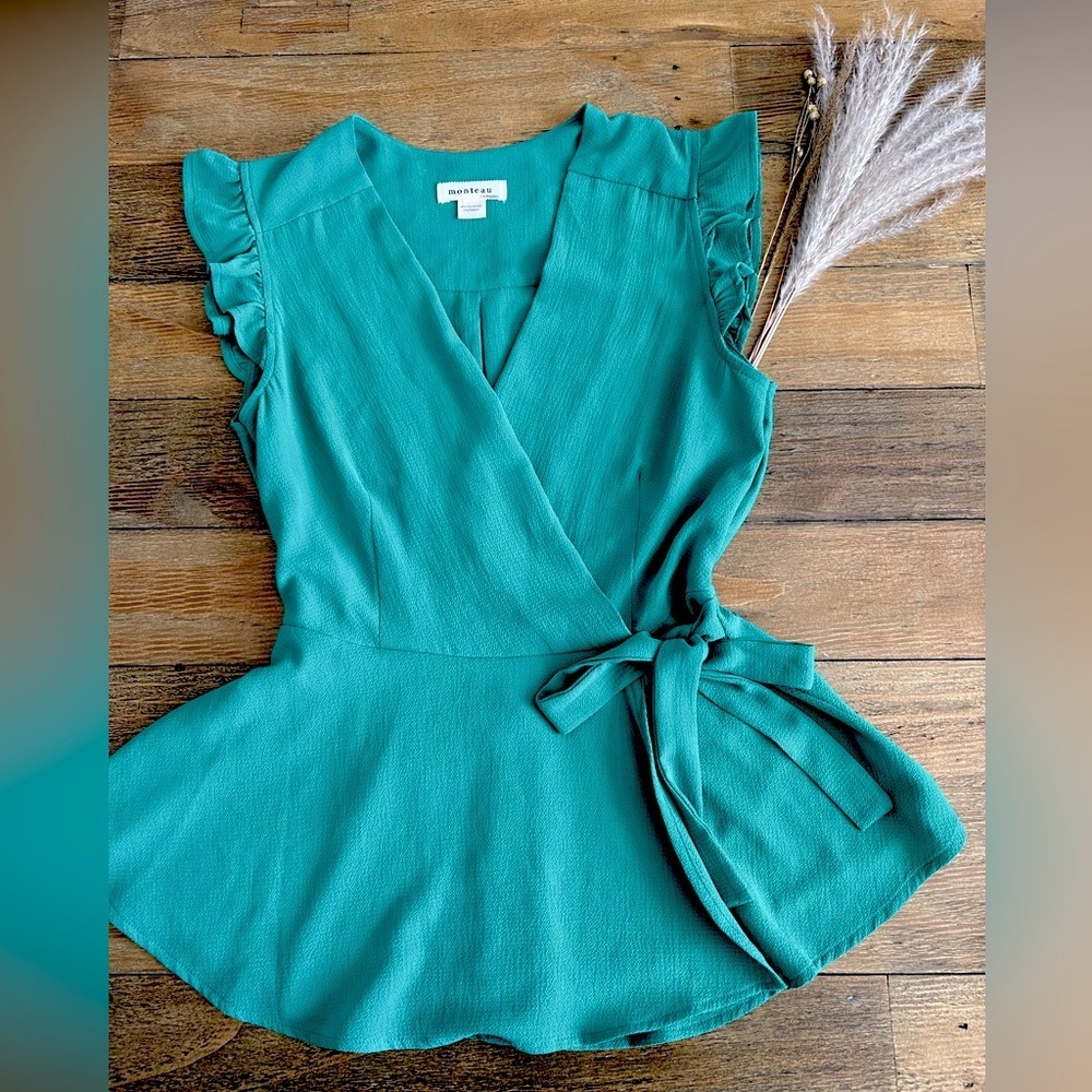 💖5 for $50💖Monteau Peplum flutter sleeve Green blouse with a faux wrap and tie